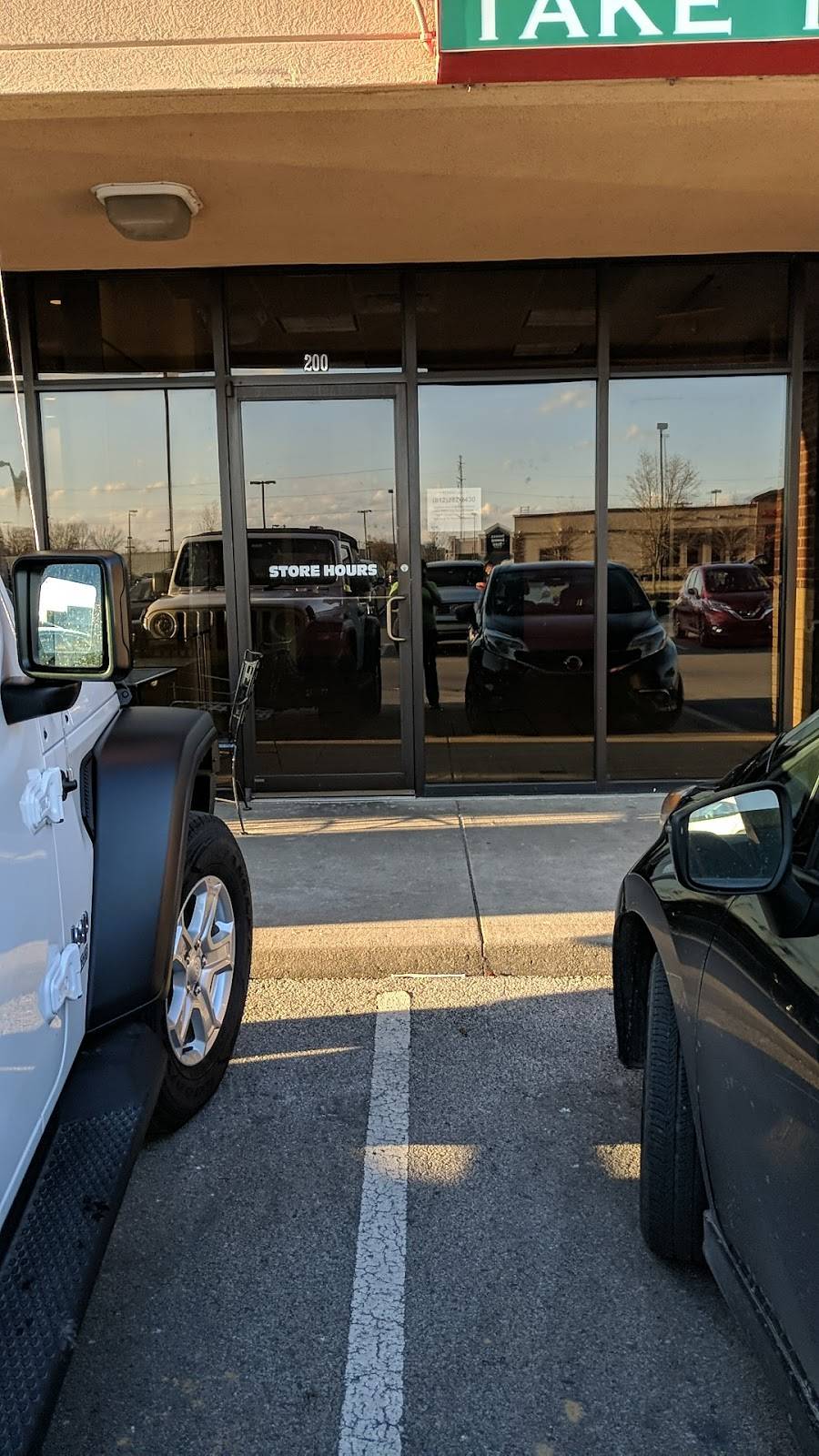 Papa Murphys Take N Bake Pizza | meal takeaway | 1305 Veterans Pkwy, Clarksville, IN 47129, USA | 8122807272 OR +1 812-280-7272