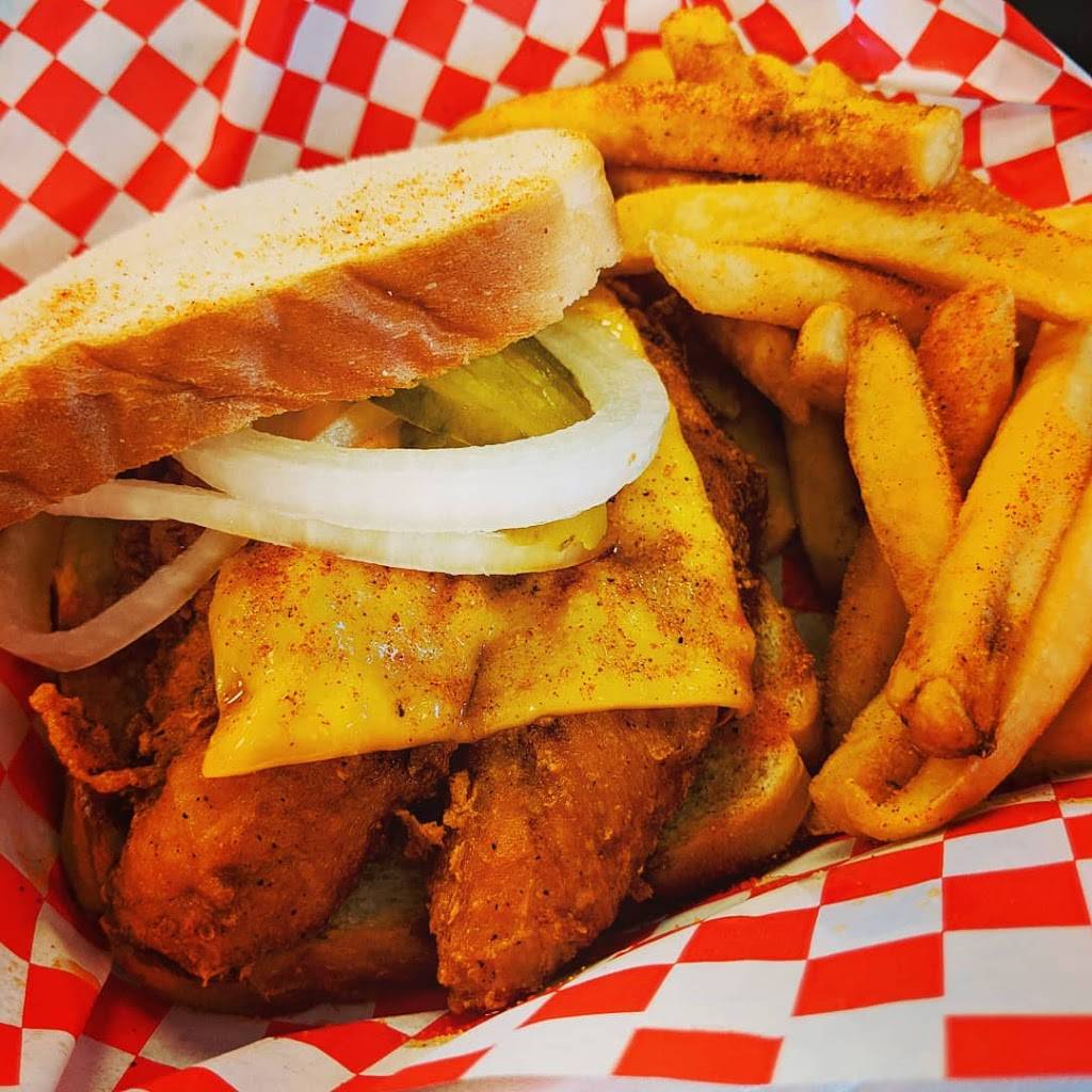 Helens Hot Chicken | restaurant | 1915 Gallatin Pike N #105, Madison, TN 37115, USA | 6152398502 OR +1 615-239-8502