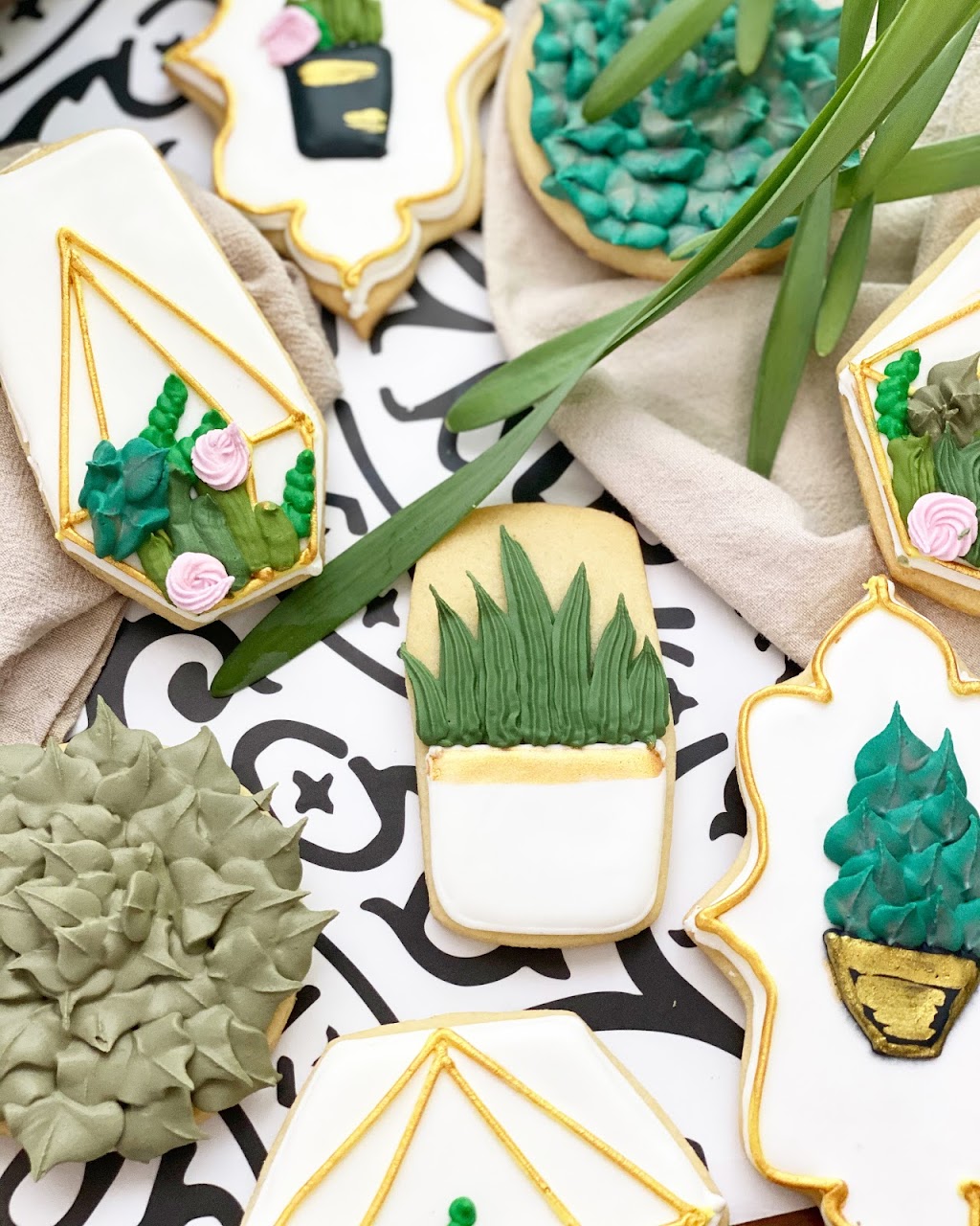 Claires Cakes & Cafe | restaurant | 107 W Main St, Monterey, VA 24465, USA | 5404681800 OR +1 540-468-1800