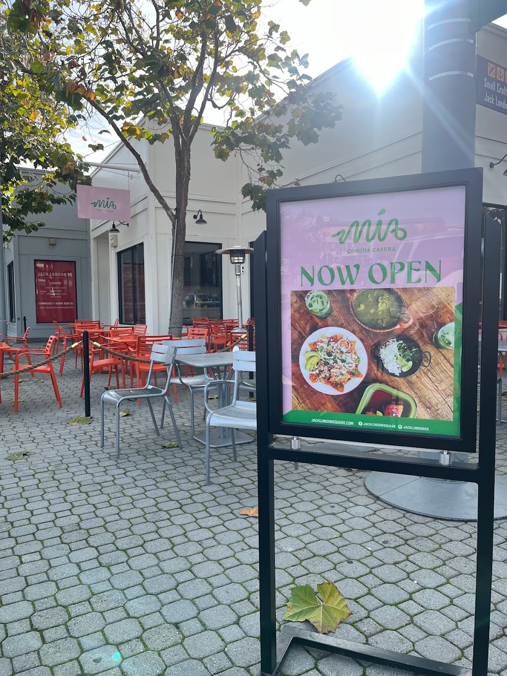 Mia | restaurant | 439 Water St, Oakland, CA 94607, USA | 5107016455 OR +1 510-701-6455