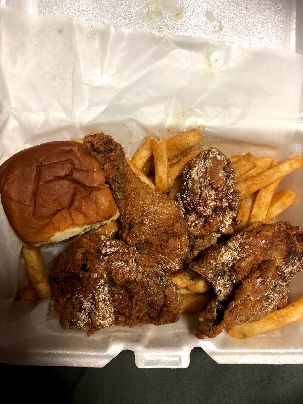 Fryerz | restaurant | 809 S Layton Blvd, Milwaukee, WI 53215, USA | 4142265509 OR +1 414-226-5509