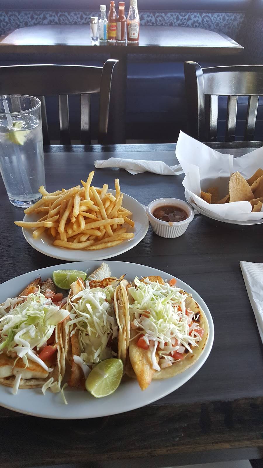 7 Mares Family Restaurant | restaurant | 12215 Paramount Blvd, Downey, CA 90242, USA | 5629233704 OR +1 562-923-3704