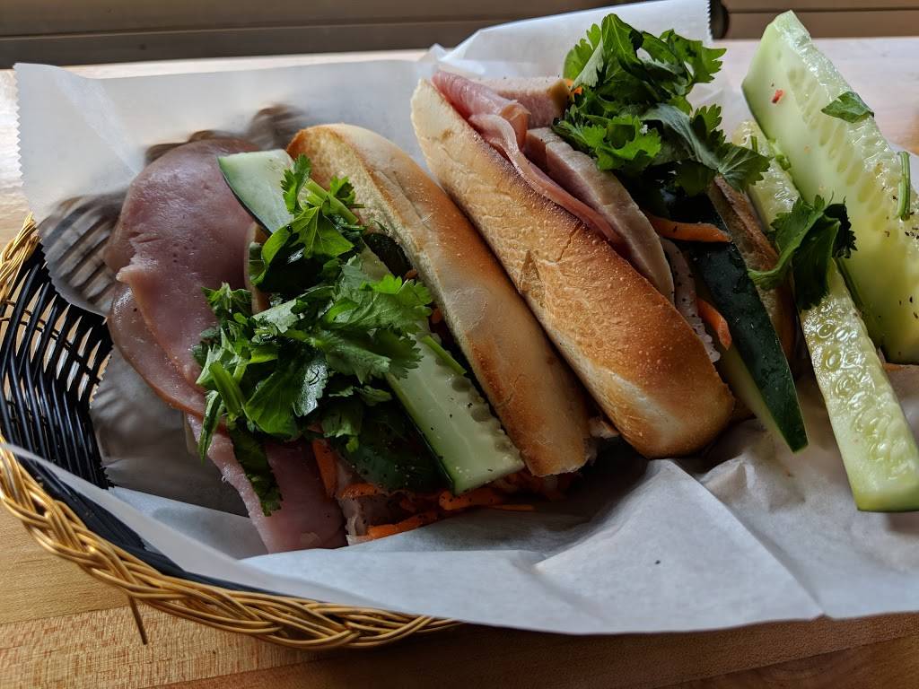 Banh Mi & Co | restaurant | 3141 N Broadway, Chicago, IL 60657, USA | 7738689988 OR +1 773-868-9988