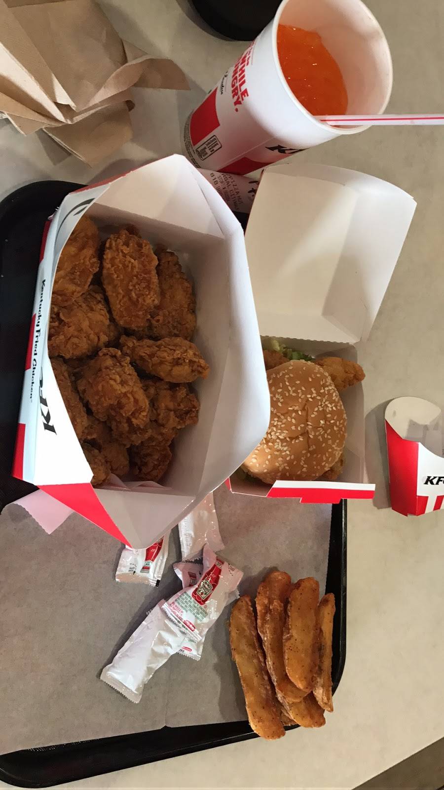 KFC | restaurant | 100 Universal City Plaza, Universal City, CA 91608, USA | 8189804532 OR +1 818-980-4532