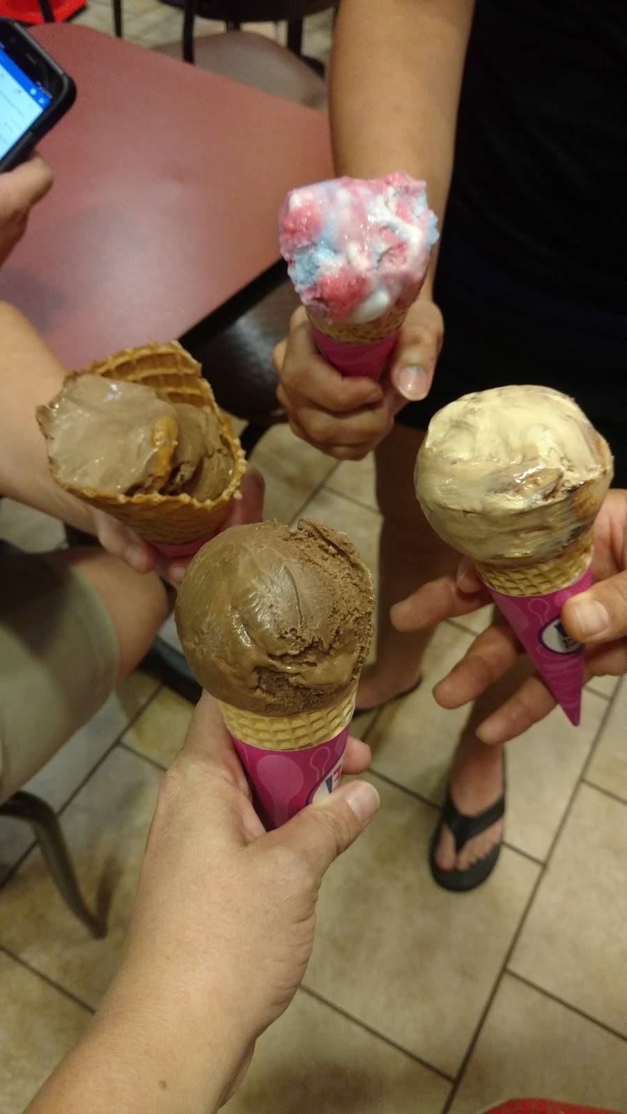 Dunkin | cafe | 3014 Driwood Ct, Charlotte, NC 28269, USA | 7047177300 OR +1 704-717-7300