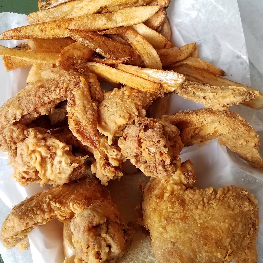 Ms. Ts Southern Fried Chicken | meal takeaway | 3343 N Broadway, Chicago, IL 60657, USA | 7737282500 OR +1 773-728-2500