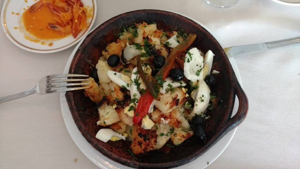 Campinos Portuguese Restaurant | restaurant | 218 Warren Ave, East Providence, RI 02914, USA | 4014386800 OR +1 401-438-6800