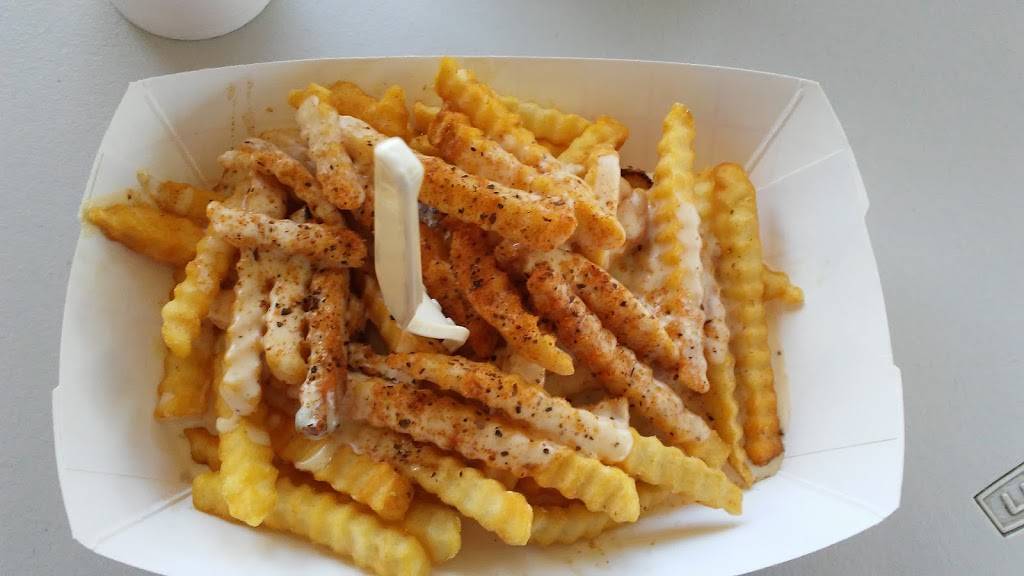 Whirl A Whip | restaurant | 309 S 3rd St, Girard, IL 62640, USA | 2176279447 OR +1 217-627-9447