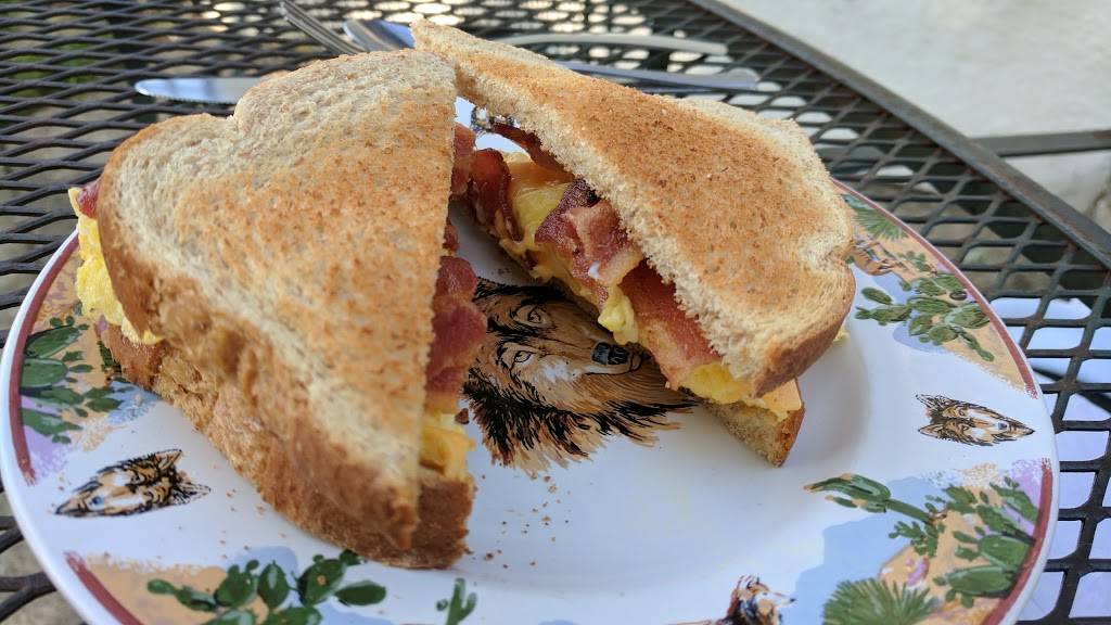 Lake Lorelei Restaurant | restaurant | 586 Lorelei Dr, Fayetteville, OH 45118, USA | 5138754992 OR +1 513-875-4992