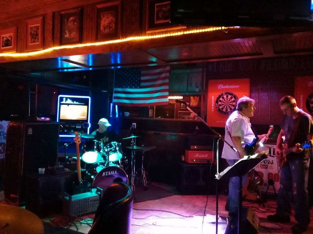 House Divided Bar & Grill | restaurant | 1659 Woodruff Rd, Greenville, SC 29607, USA | 8642836655 OR +1 864-283-6655