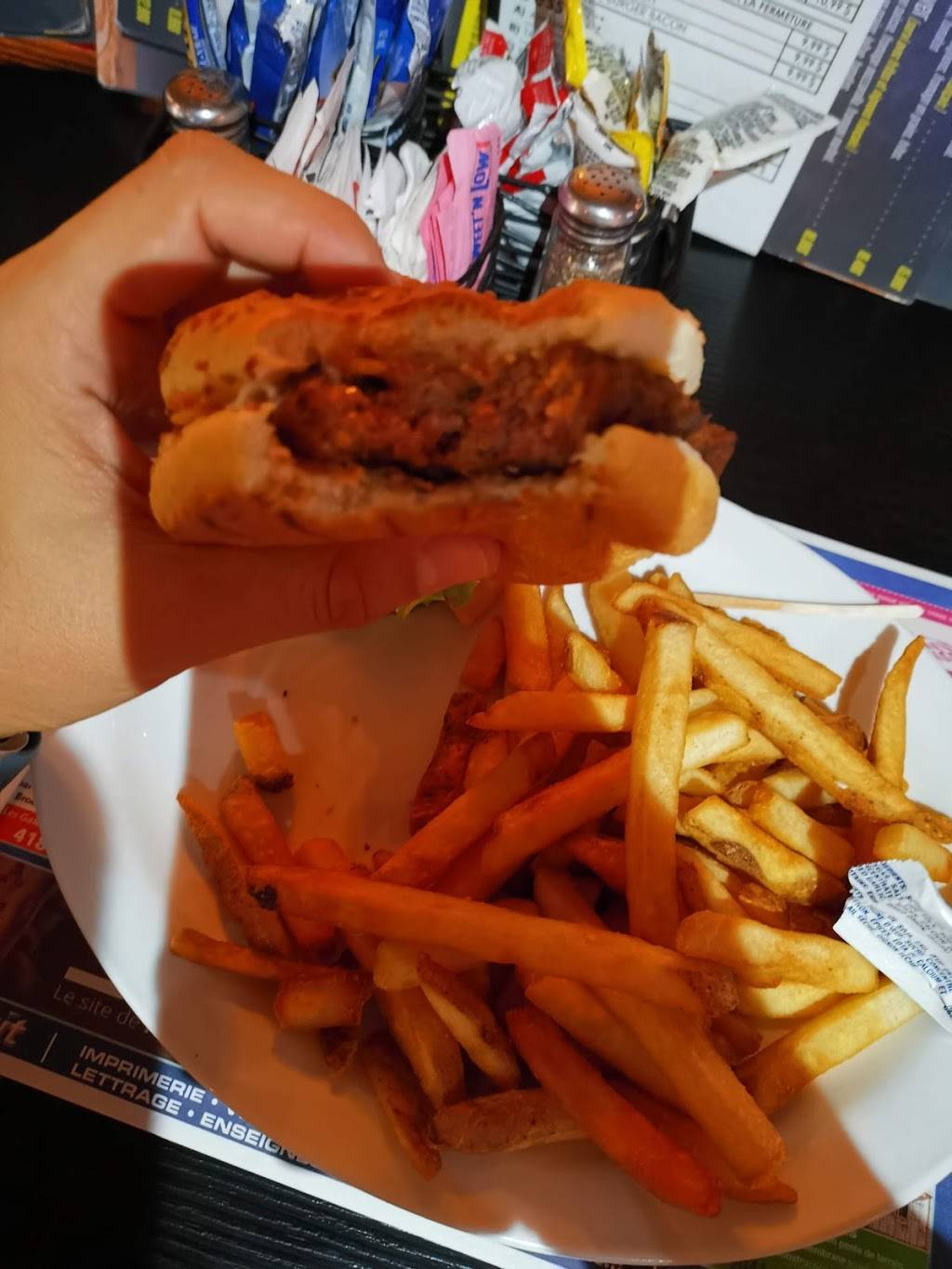 Quebec Broue | restaurant | 6075 Boulevard Wilfrid-Hamel, LAncienne-Lorette, QC G2E 2H7, Canada | 4188710550 OR +1 418-871-0550