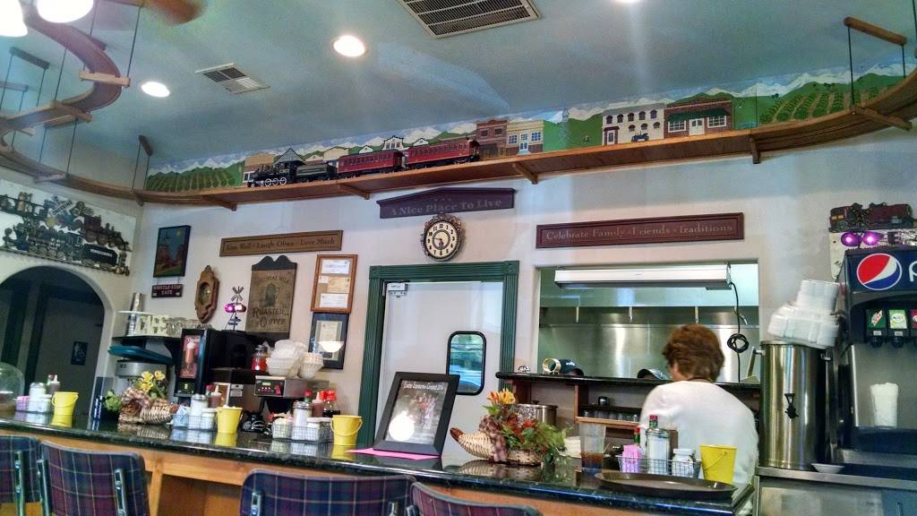 Exeter Whistle Stop | restaurant | 401 E Pine St, Exeter, CA 93221, USA | 5595921100 OR +1 559-592-1100