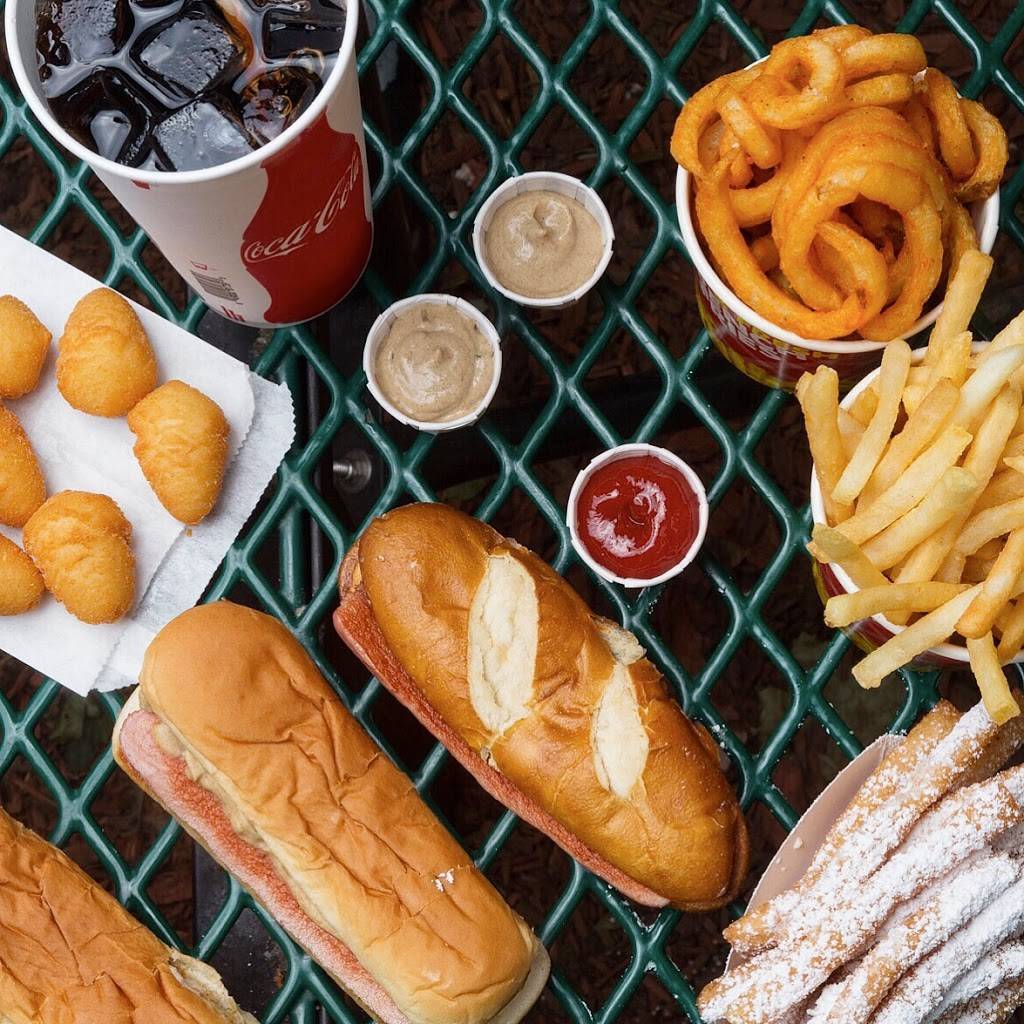 Walters Hot Dogs | restaurant | 200 Commons Park S, Stamford, CT 06902, USA | 9145005029 OR +1 914-500-5029