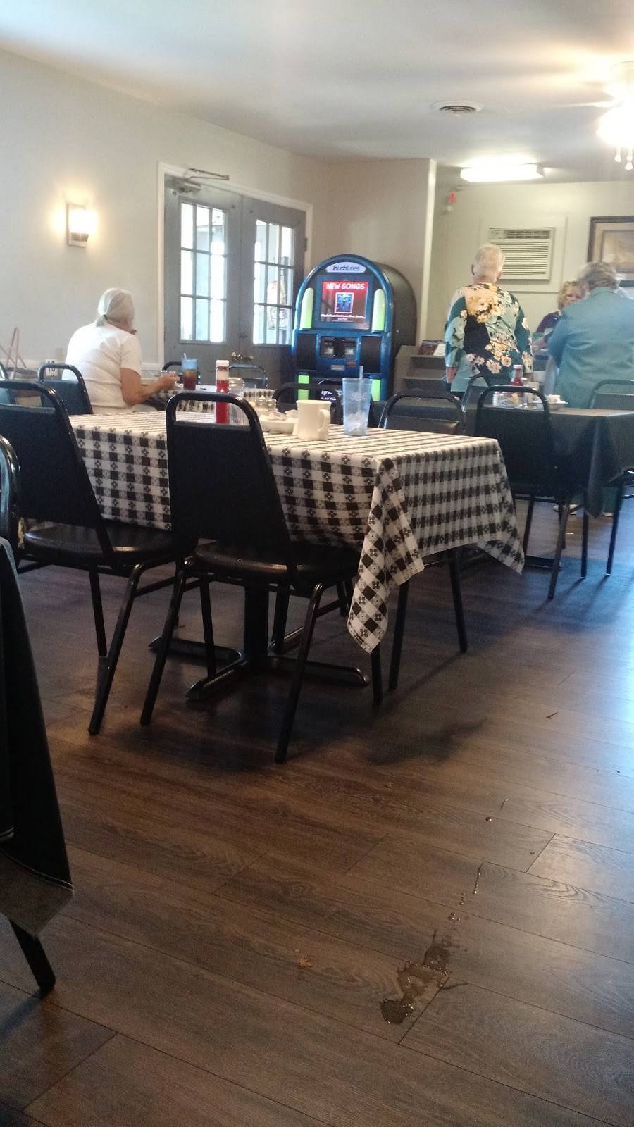 Dales Diner | restaurant | 11076 TpkeMontvale, 3010, W Lynchburg Salem Turnpike, Montvale, VA 24122, USA | 5409472580 OR +1 540-947-2580