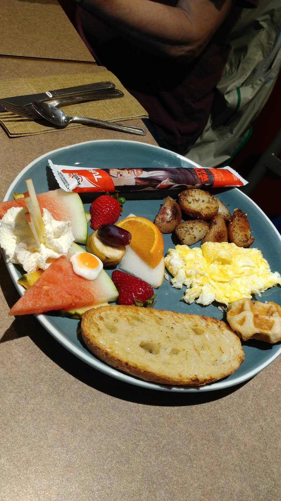 Cest Belge | restaurant | 246 Rue Robinson S, Granby, QC J2G 7M6, Canada | 4507777676 OR +1 450-777-7676