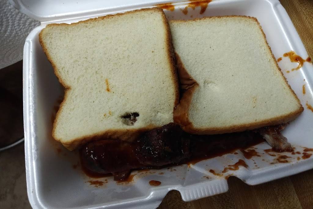 Brendas Bar-B-Que Pit | restaurant | 1457 Mobile Rd, Montgomery, AL 36108, USA | 3342629349 OR +1 334-262-9349