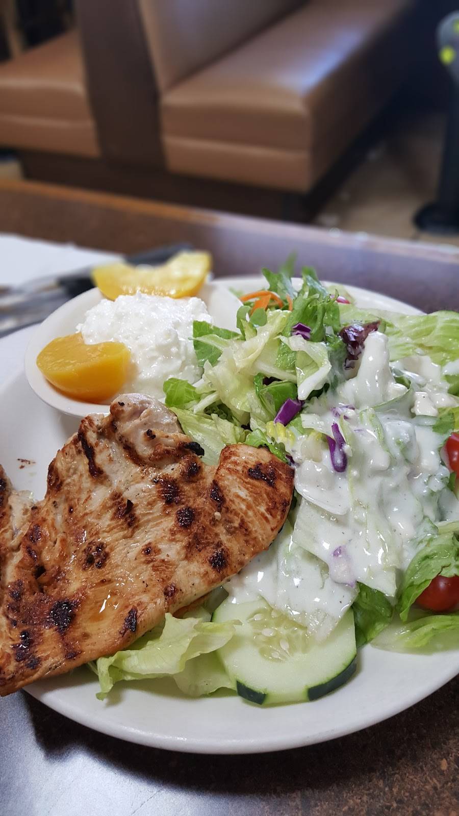 Harrys Cafe | restaurant | 748 Ramona Expy, Perris, CA 92571, USA | 9519437200 OR +1 951-943-7200