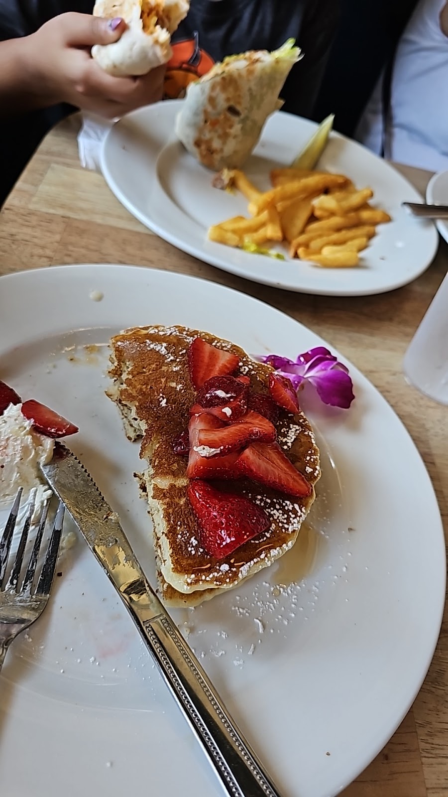 The cracked Egg | restaurant | 7050 W 63rd St, Chicago, IL 60638, USA | 7734983669 OR +1 773-498-3669