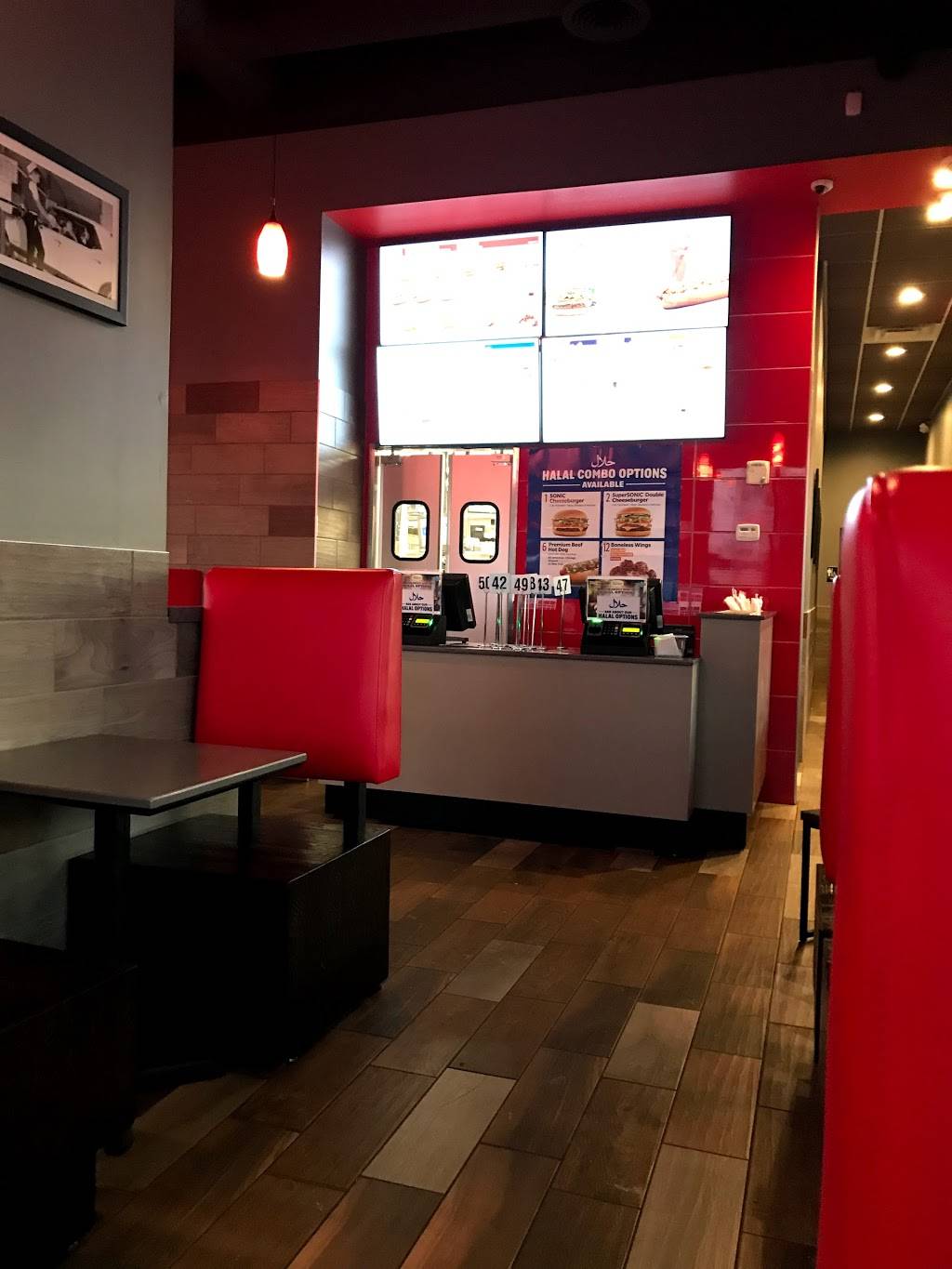 Sonic Drive-In | restaurant | 10403 Ford Rd, Dearborn, MI 48126, USA | 3134365033 OR +1 313-436-5033