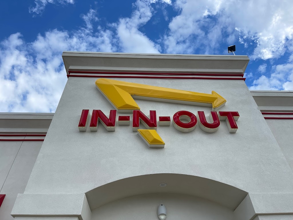 In-N-Out Burger | restaurant | 795 E 800 N, Spanish Fork, UT 84660, USA | 8007861000 OR +1 800-786-1000