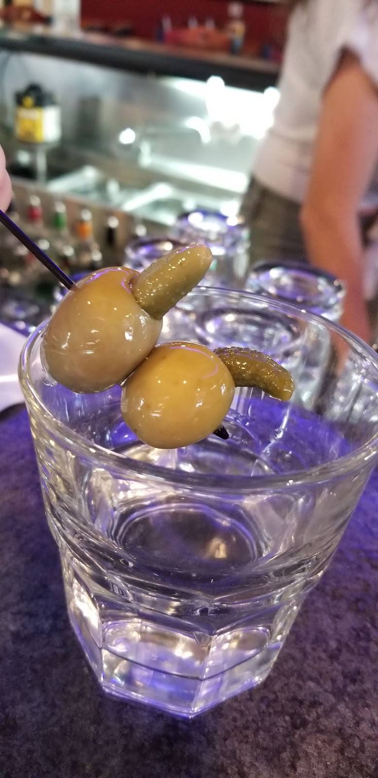 J&Bs Blue Ribbon Bar and Grill | restaurant | 5230 W Bluemound Rd, Milwaukee, WI 53208, USA | 4144431844 OR +1 414-443-1844