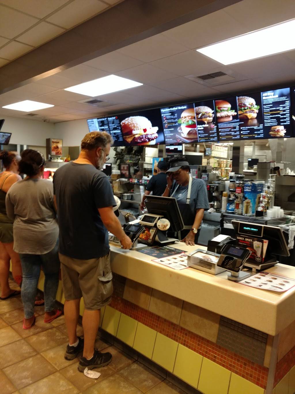 McDonalds | cafe | 345 Bayshore Blvd, San Francisco, CA 94124, USA | 4158212565 OR +1 415-821-2565