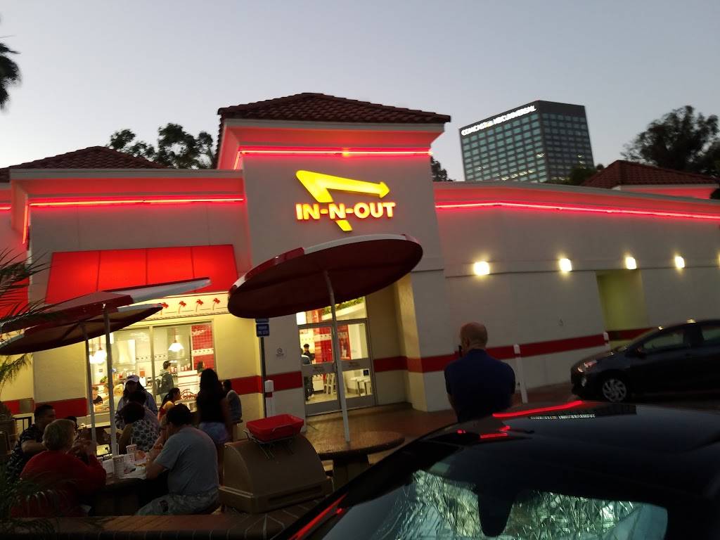 In-N-Out Burger | restaurant | 3640 Cahuenga Blvd, Los Angeles, CA 90068, USA | 8007861000 OR +1 800-786-1000