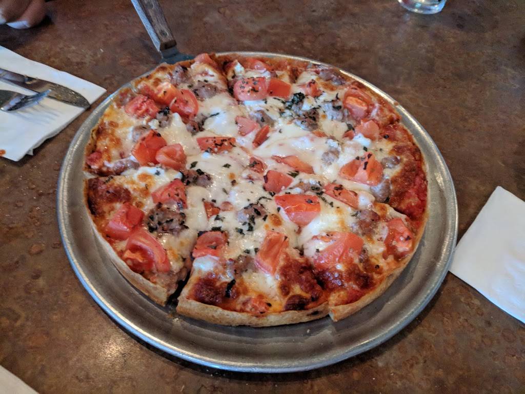 Armands Pizza & Pasta | restaurant | 105 W 1st St, Elmhurst, IL 60126, USA | 6307825800 OR +1 630-782-5800