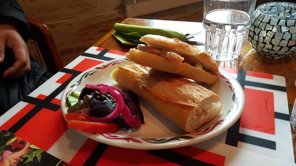 Rolling River Cafe Gallery & Inn | restaurant | 25 Cooley Rd, Parksville, NY 12768, USA | 4136275981 OR +1 413-627-5981