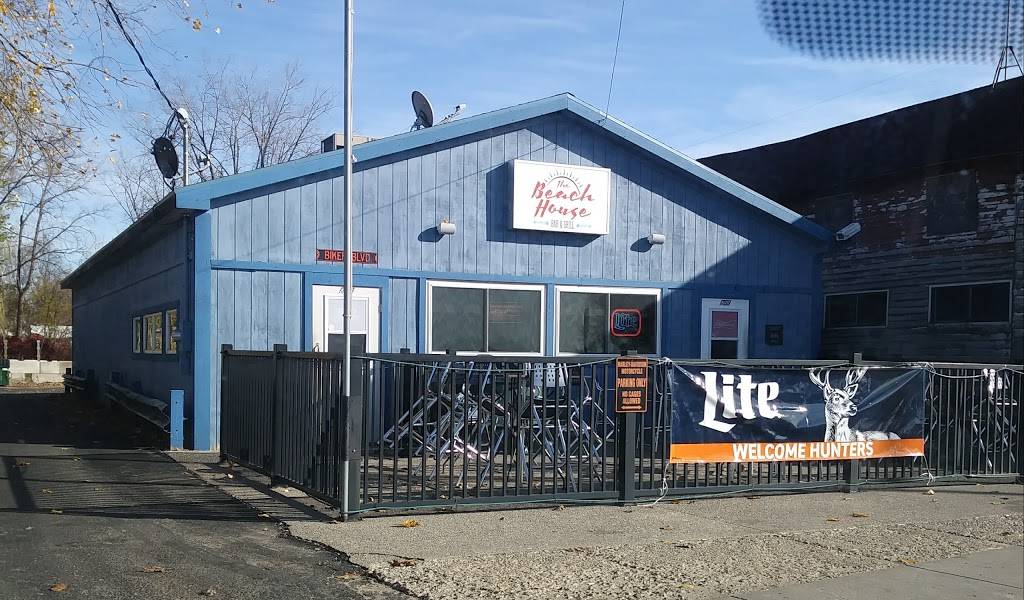 Beach House | restaurant | 198 N Shore Dr, Crystal, MI 48818, USA | 9892354969 OR +1 989-235-4969