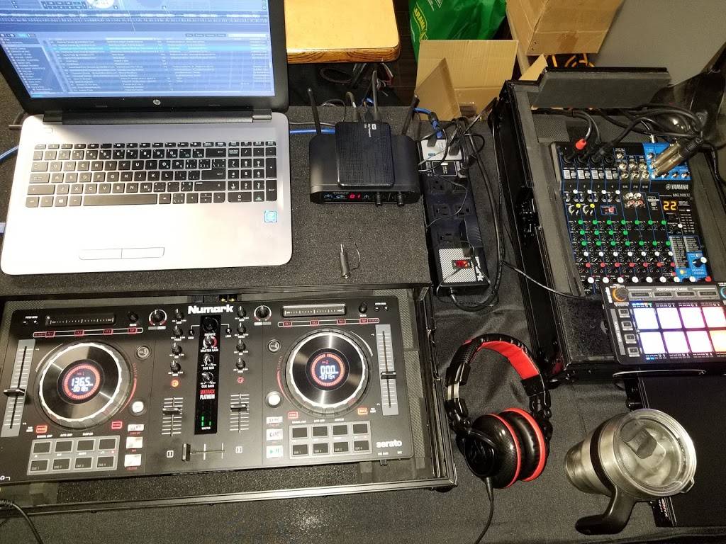 Caribbean Cove | restaurant | 3585 Keele St Unit #5, North York, ON M3J 3H5, Canada | 4166357997 OR +1 416-635-7997