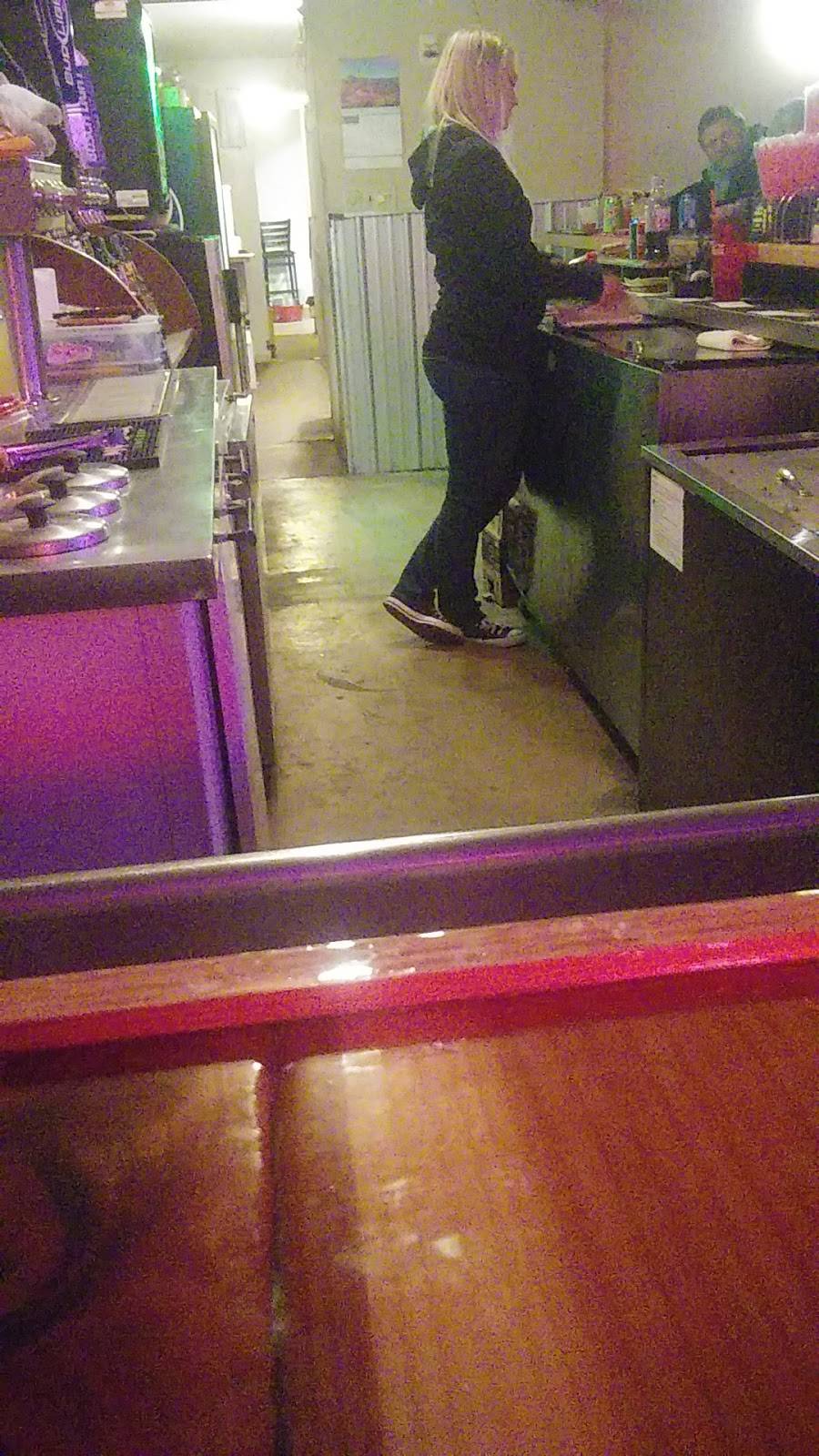 The Doghouse Tavern | restaurant | 714 E Vine St, Ottumwa, IA 52501, USA | 6416829597 OR +1 641-682-9597