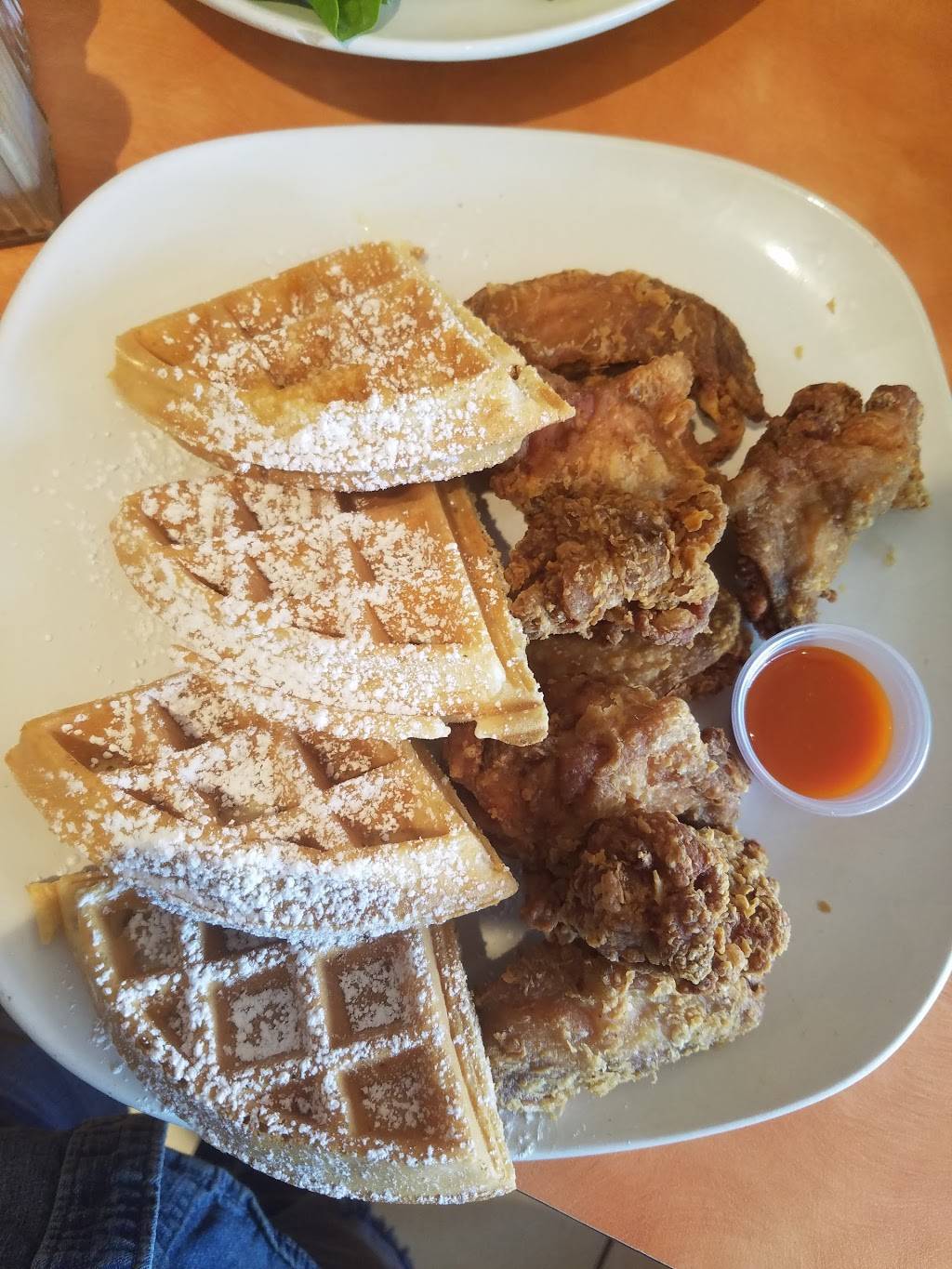 Ms Esthers Breakfast | restaurant | 6053 Ogontz Ave, Philadelphia, PA 19141, USA | 2155483725 OR +1 215-548-3725