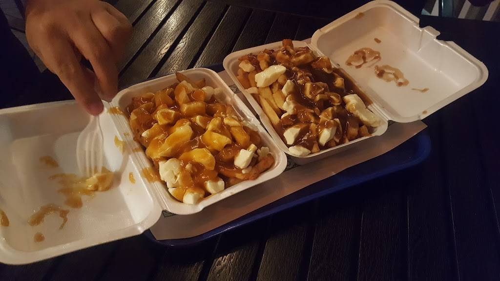 Roi De La Patate | restaurant | 155 Rue Sainte Anne, Saint-Alexis-des-Monts, QC J0K 1V0, Canada | 8192653175 OR +1 819-265-3175