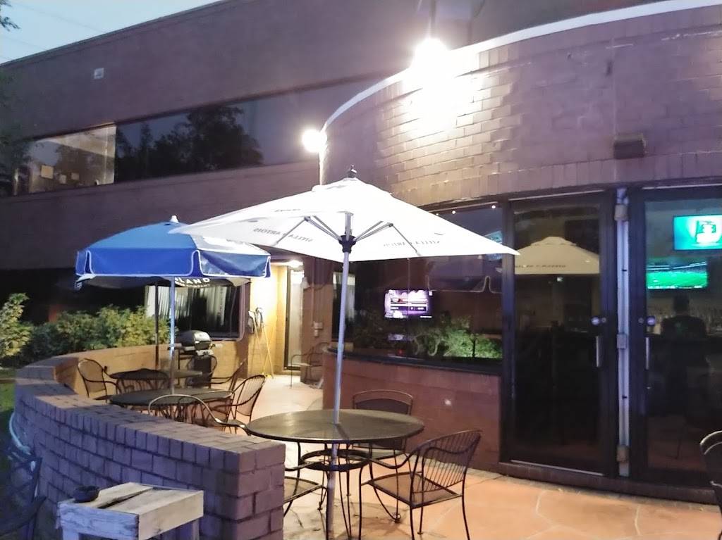 The Breakroom Bar & Grill | restaurant | 13575 58th St N, Clearwater, FL 33760, USA | 7275384273 OR +1 727-538-4273