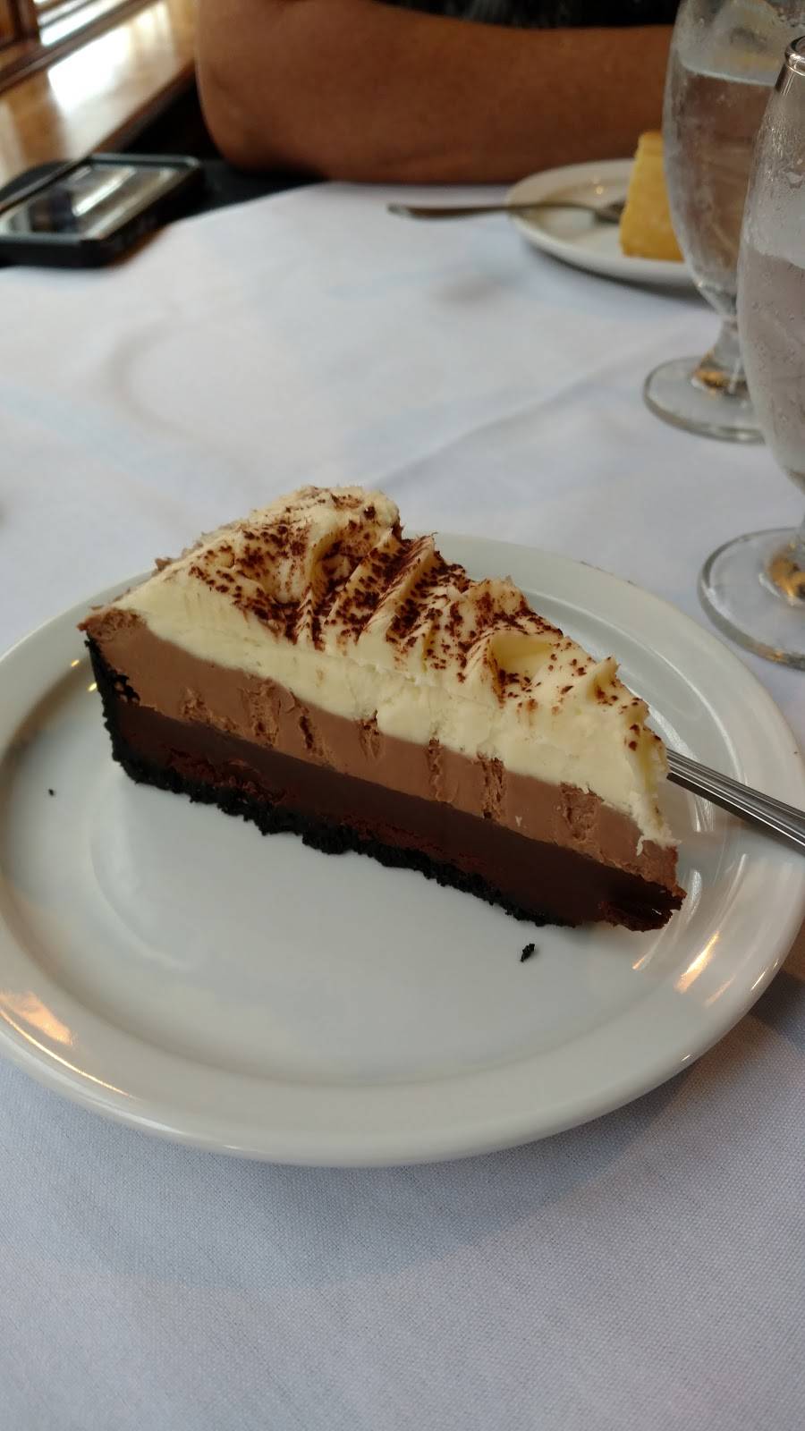 Angelos Chop House | restaurant | 1950 Welcome Way, Monroe, MI 48162, USA | 7342893500 OR +1 734-289-3500