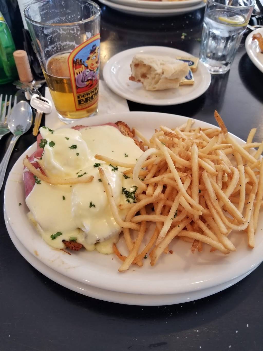 Le Petit Cafe And Bakery | restaurant | 1591 Spinnaker Dr #112, Ventura, CA 93001, USA | 8056421191 OR +1 805-642-1191