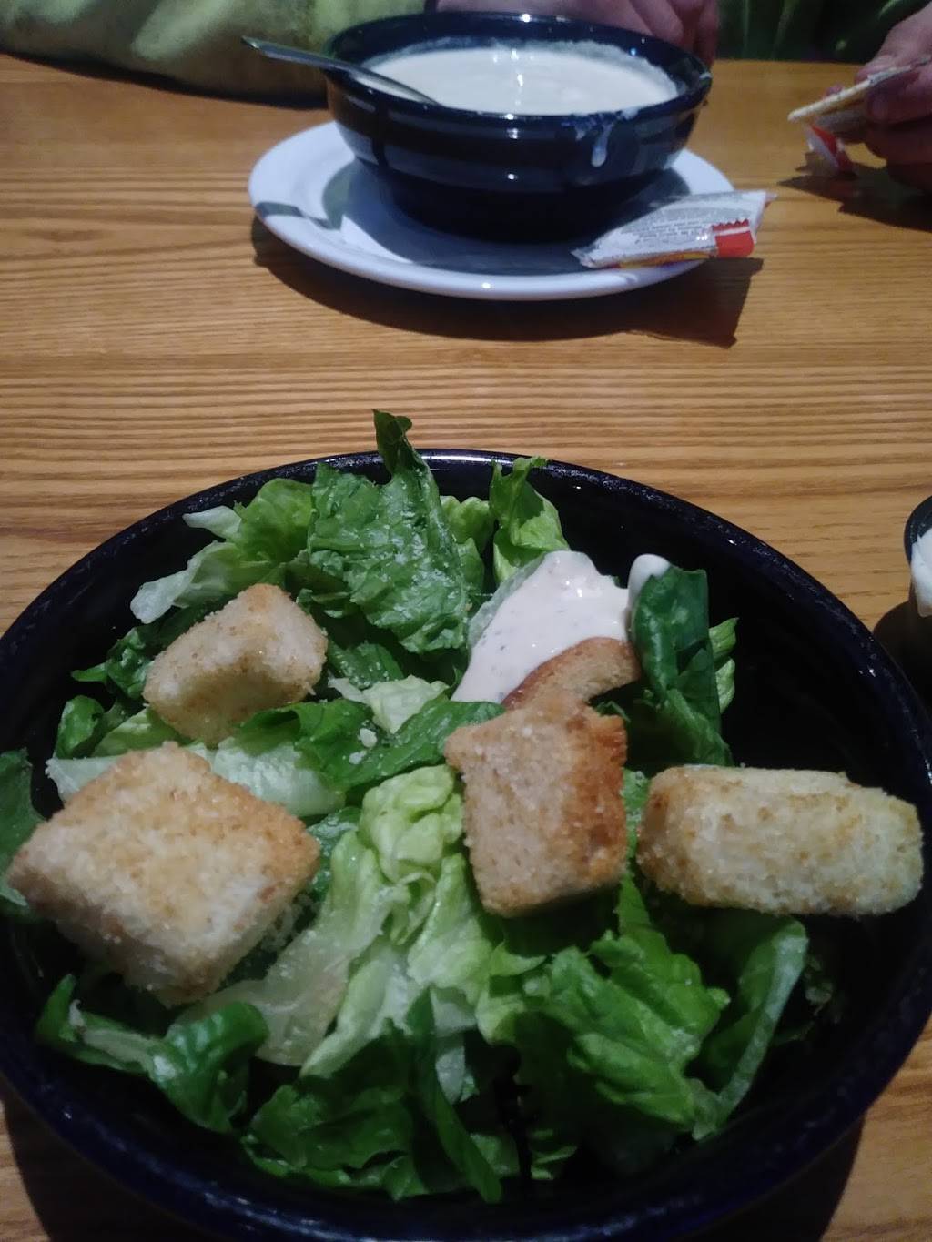 Chilis Grill & Bar | meal takeaway | 302 Cooley St, Springfield, MA 01128, USA | 4134269507 OR +1 413-426-9507