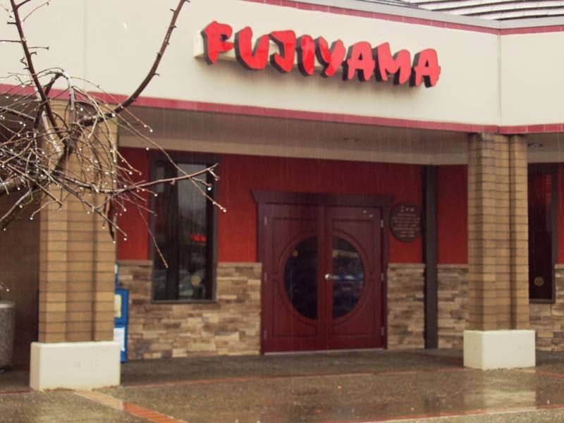 Fujiyama Japanese Steakhouse | restaurant | 9989 Silverdale Way NW #109, Silverdale, WA 98383, USA | 3606925888 OR +1 360-692-5888