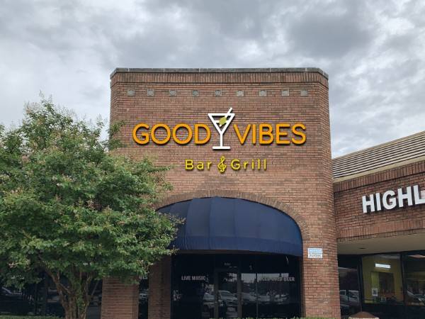 Good Vibes Bar ? Grill | restaurant | 2121 Buckingham Rd, Richardson, TX 75081, USA | 9727077797 OR +1 972-707-7797
