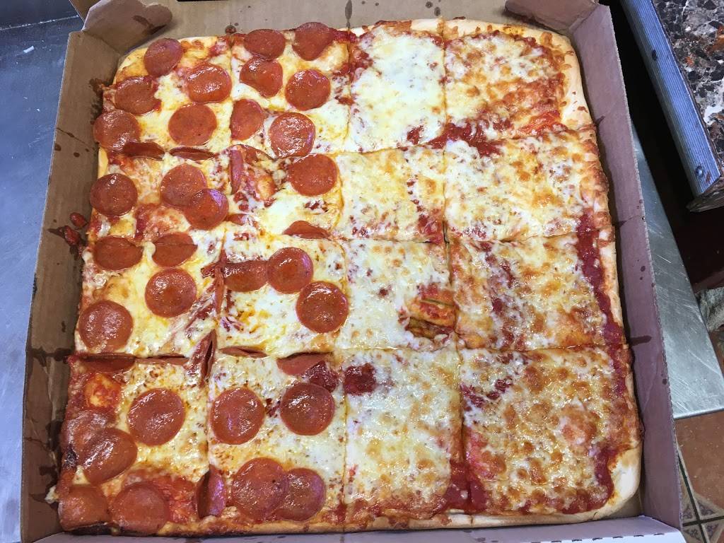 Bella Ts Pizza | restaurant | 2900 Levick St, Philadelphia, PA 19149, USA | 2155333100 OR +1 215-533-3100