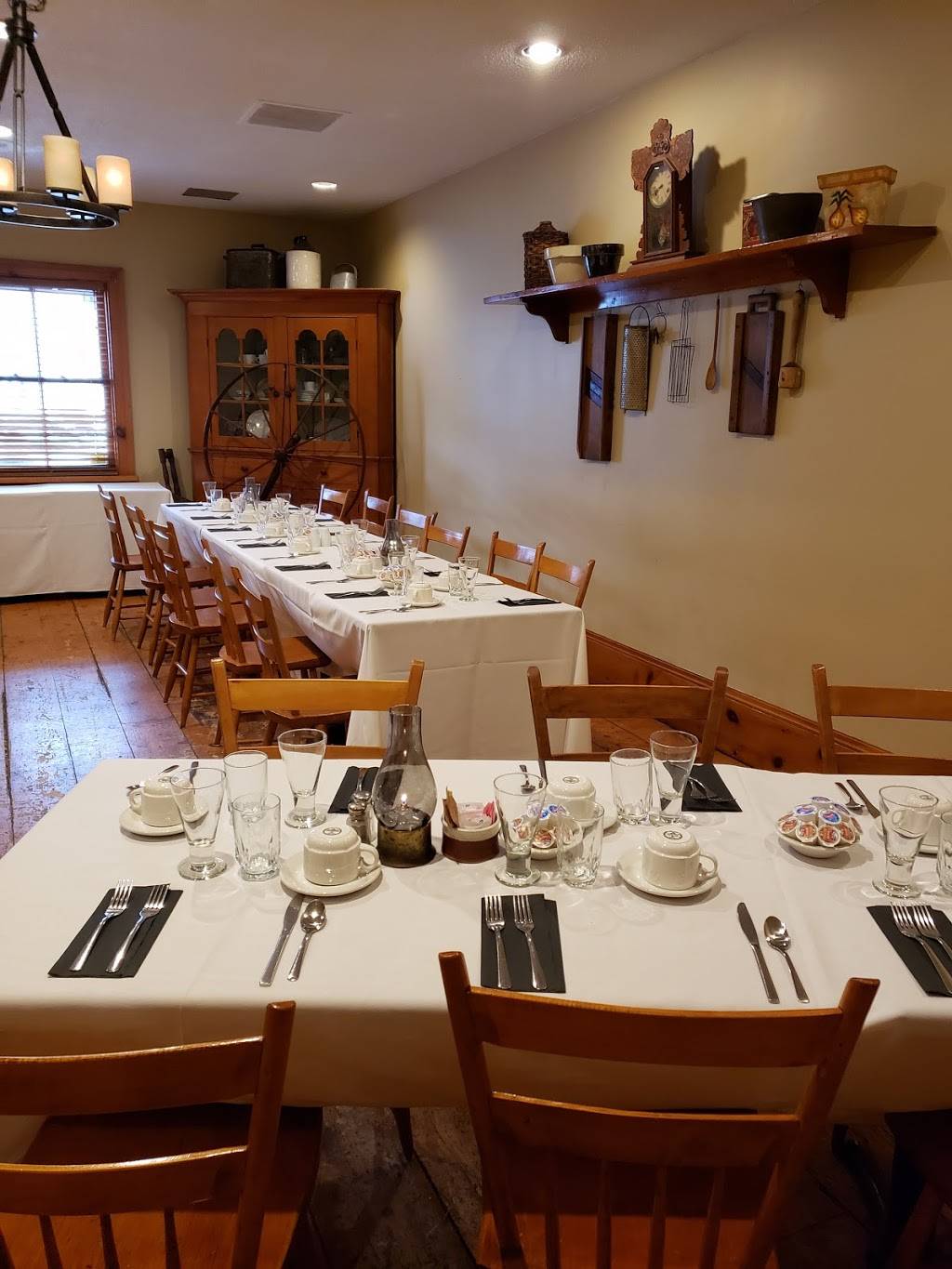 Jacobs Grill | restaurant | 1398 King St N, St. Jacobs, ON N0B 2N0, Canada | 5196642575 OR +1 519-664-2575