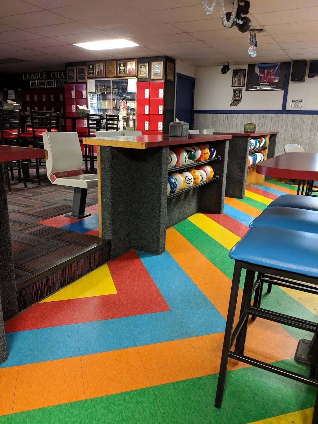 POs Pub & Grill at Pollards Bowl | night club | 1119 S Main St, Versailles, IN 47042, USA | 8126896461 OR +1 812-689-6461