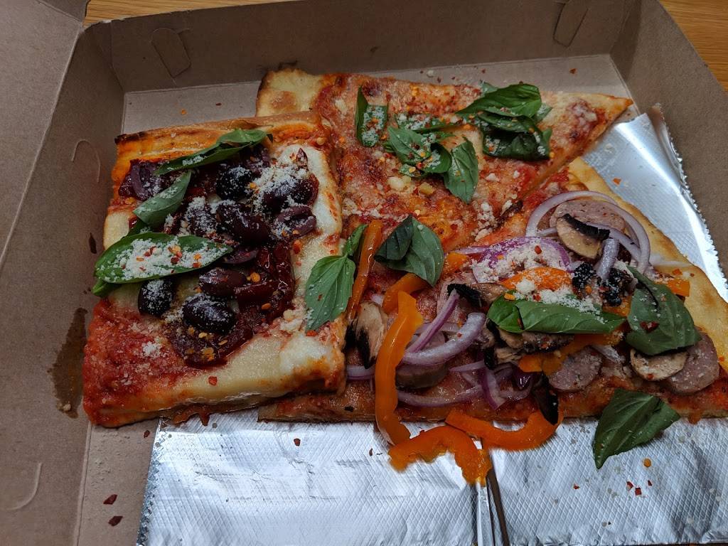 Di Fara Pizza | restaurant | 103 N 3rd St, Brooklyn, NY 11249, USA | 9292949464 OR +1 929-294-9464