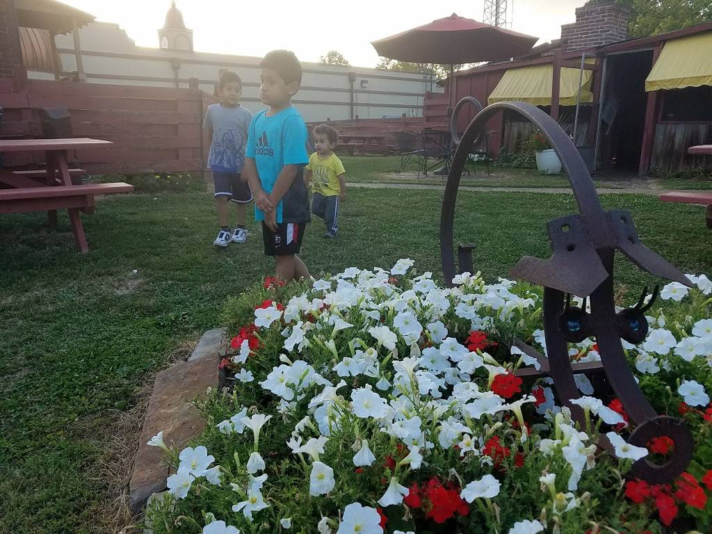 Barneys Bar BQ | restaurant | 16011 Manchester Rd, Ellisville, MO 63011, USA | 6362272300 OR +1 636-227-2300