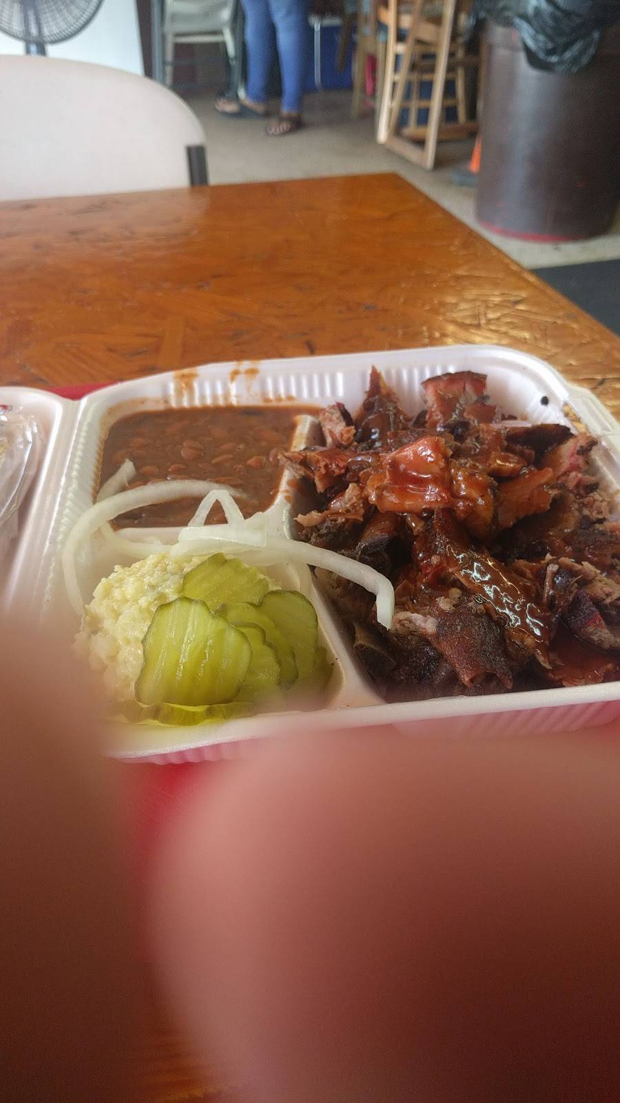 Willies Bar-B-Que | restaurant | 4505 E Martin Luther King Jr Blvd, Austin, TX 78721, USA | 5129269340 OR +1 512-926-9340