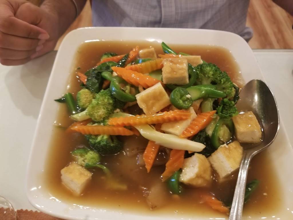 Krystal Thai | restaurant | 230 W Virginia St, Crystal Lake, IL 60014, USA | 8154440004 OR +1 815-444-0004