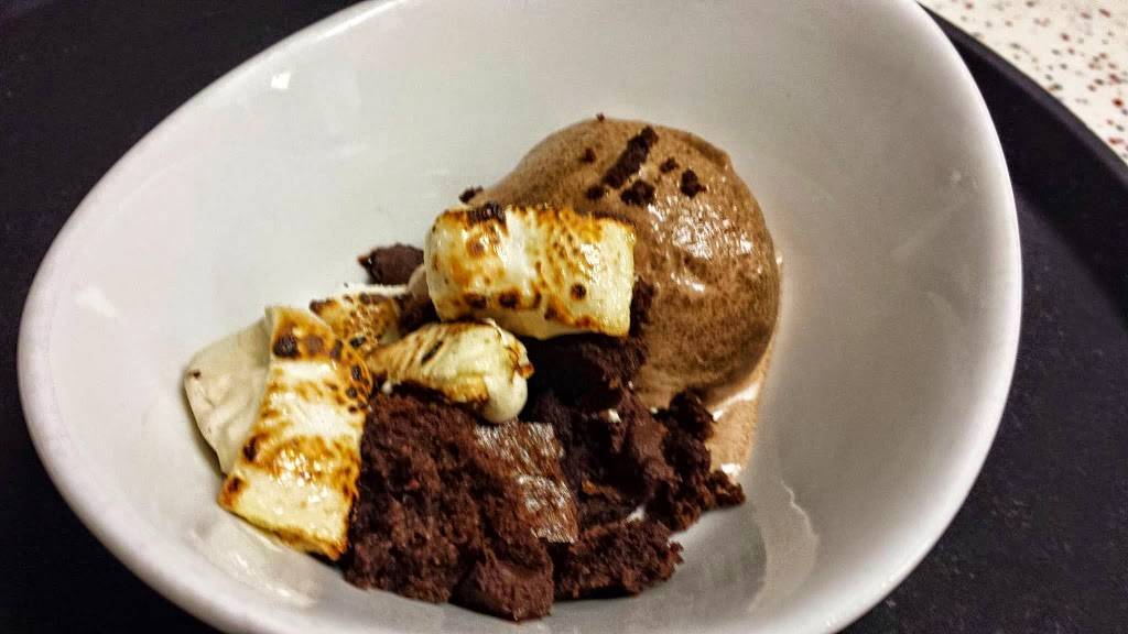 Hopvine Brewing Company | restaurant | 4030 Fox Valley Center Dr, Aurora, IL 60504, USA | 6302296030 OR +1 630-229-6030