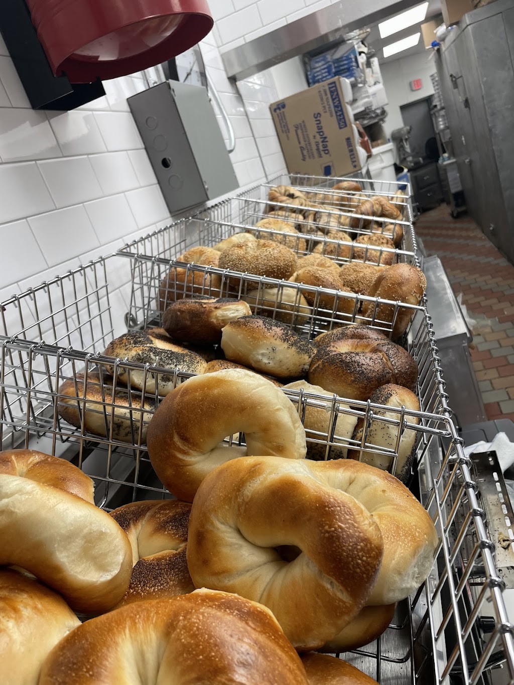 La pizzeria and bagel | restaurant | 951 Rosedale Rd, Valley Stream, NY 11581, USA | 5163410786 OR +1 516-341-0786