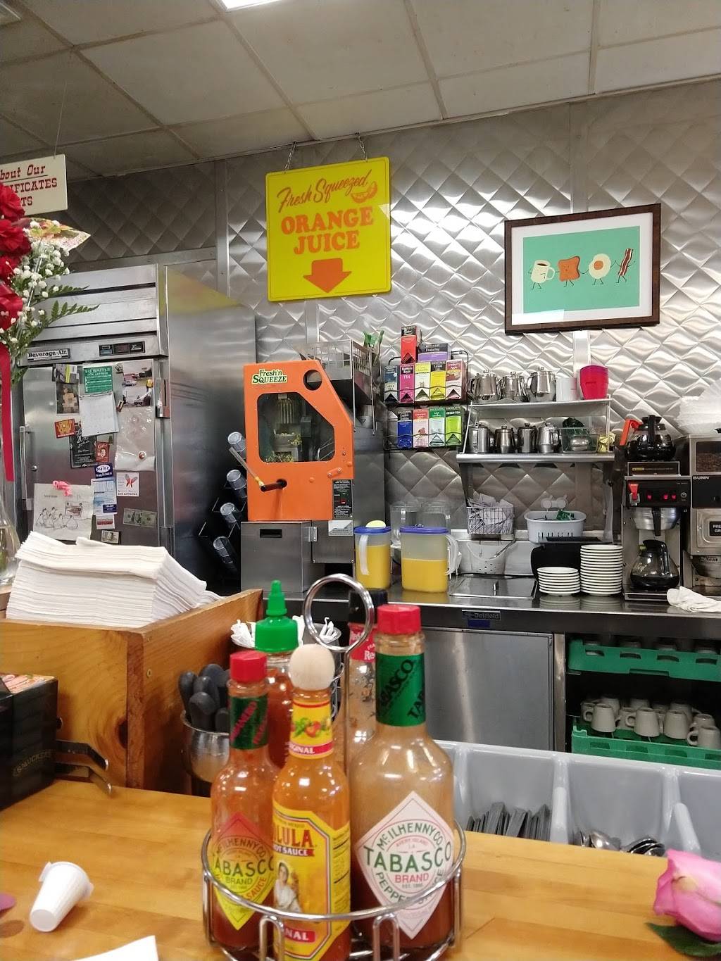 Vics Waffle House | restaurant | 283 Old Main St, Tewksbury, MA 01876, USA | 9786409610 OR +1 978-640-9610